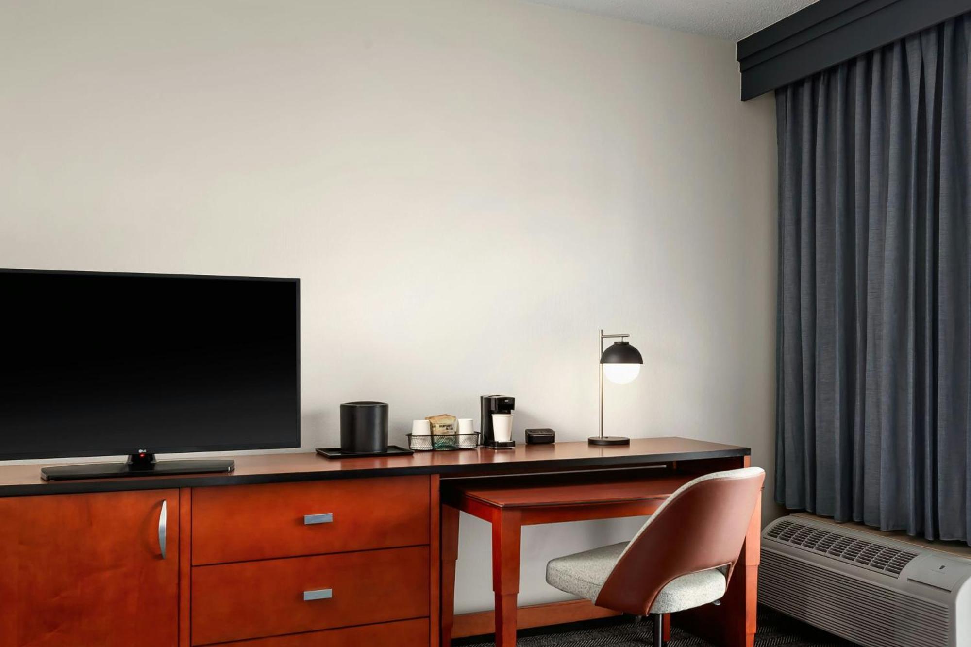 คอร์ตยาร์ด มินนิอาโพลิส เซนต์พอล แอร์พอร์ต Hotel Mendota Heights ภายนอก รูปภาพ